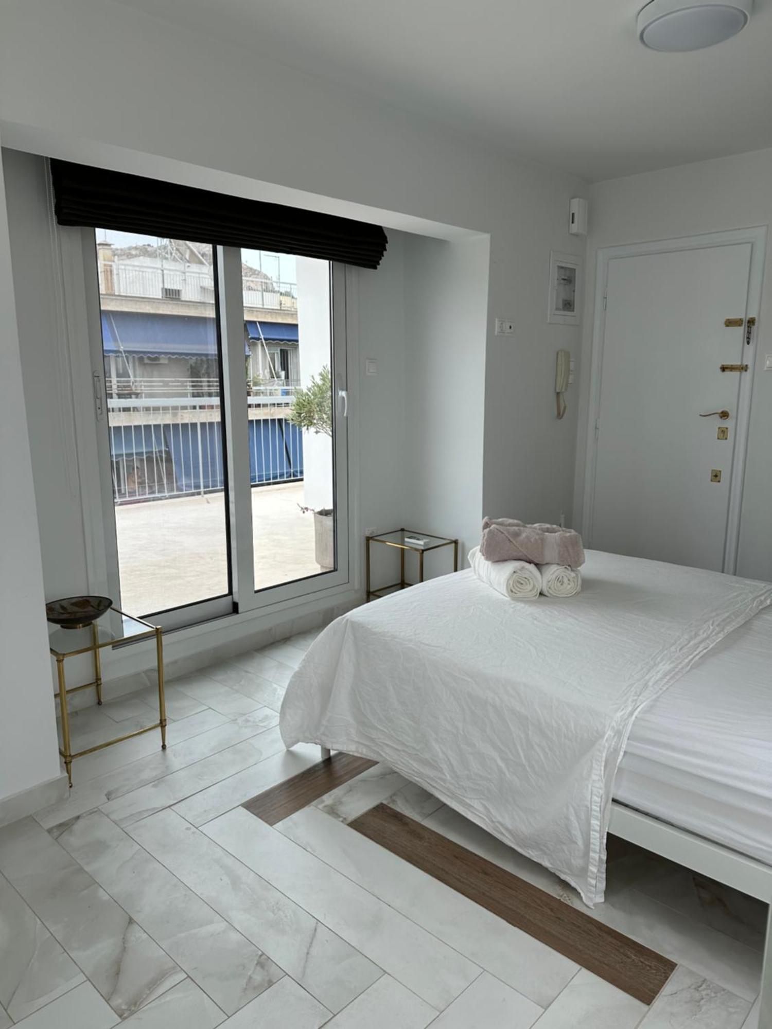 Graffiti Roof Apartment เอเธนส์ ภายนอก รูปภาพ