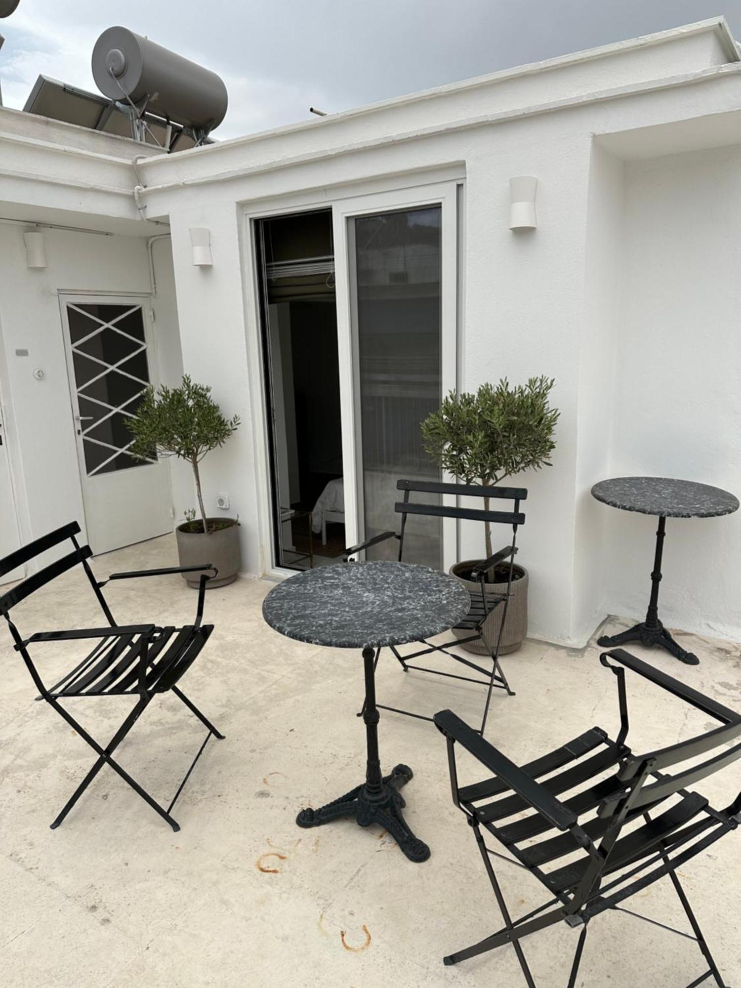 Graffiti Roof Apartment เอเธนส์ ภายนอก รูปภาพ