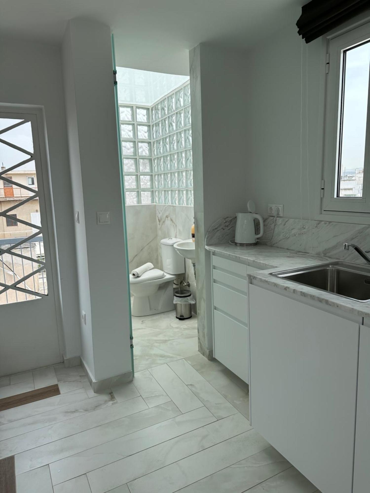 Graffiti Roof Apartment เอเธนส์ ภายนอก รูปภาพ